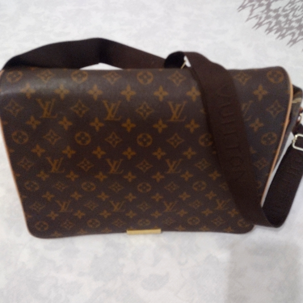 LV Monogram Aves Travel Shoulder Bag M45257